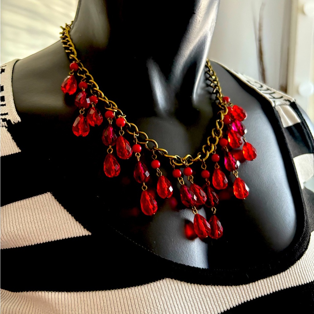 Beautiful Necklace Red jewels